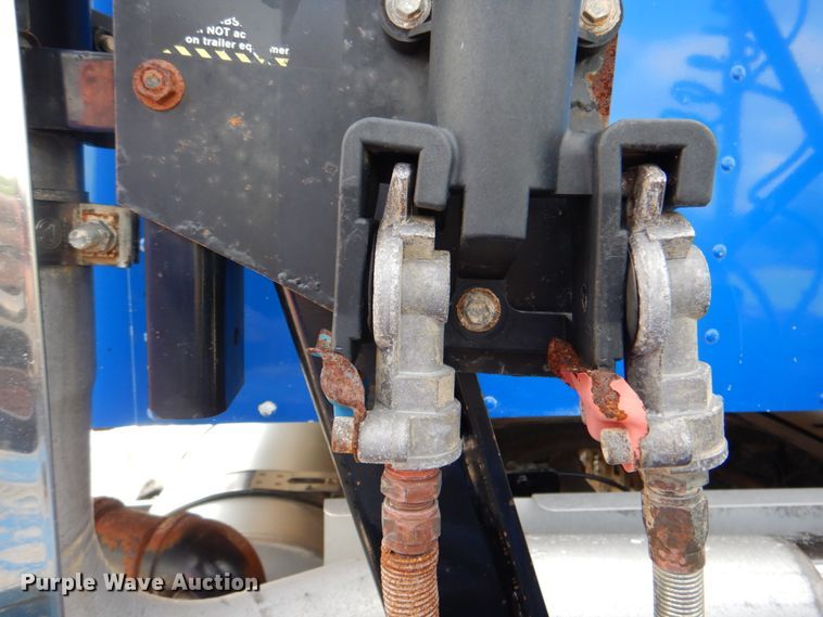 image for item HT9274 2012 Mack CHU613  semi truck