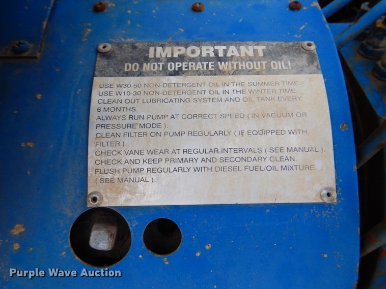 image for item HT9274 2012 Mack CHU613  semi truck