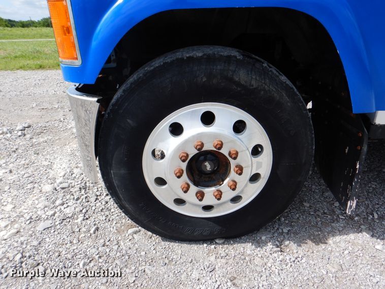 image for item HT9274 2012 Mack CHU613  semi truck