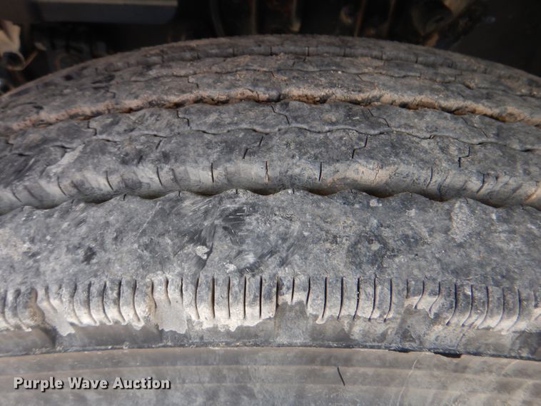 image for item HT9274 2012 Mack CHU613  semi truck