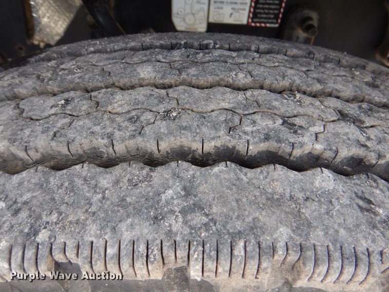 image for item HT9274 2012 Mack CHU613  semi truck