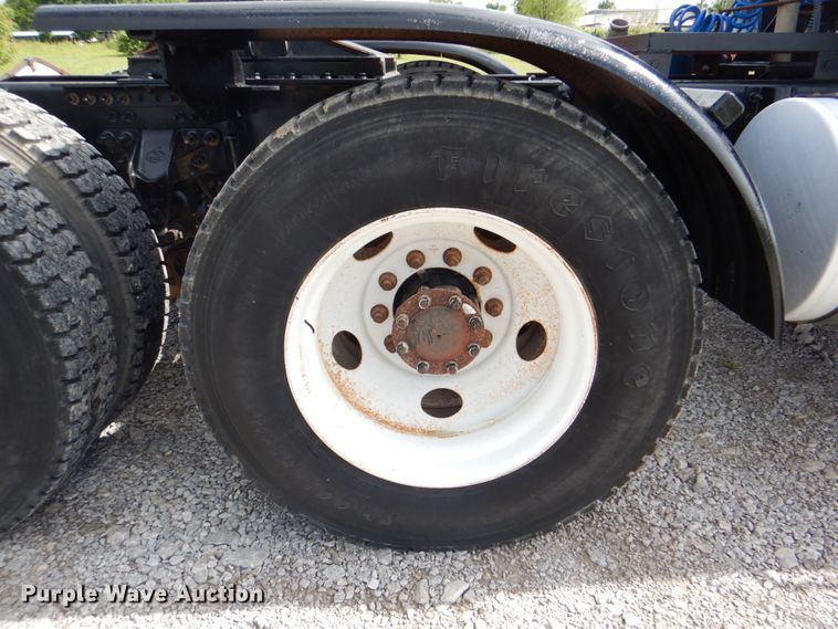 image for item HT9274 2012 Mack CHU613  semi truck