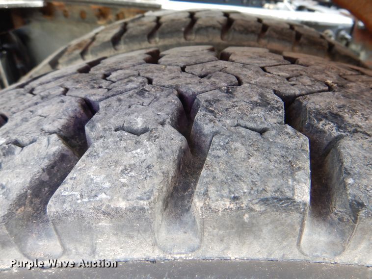 image for item HT9274 2012 Mack CHU613  semi truck