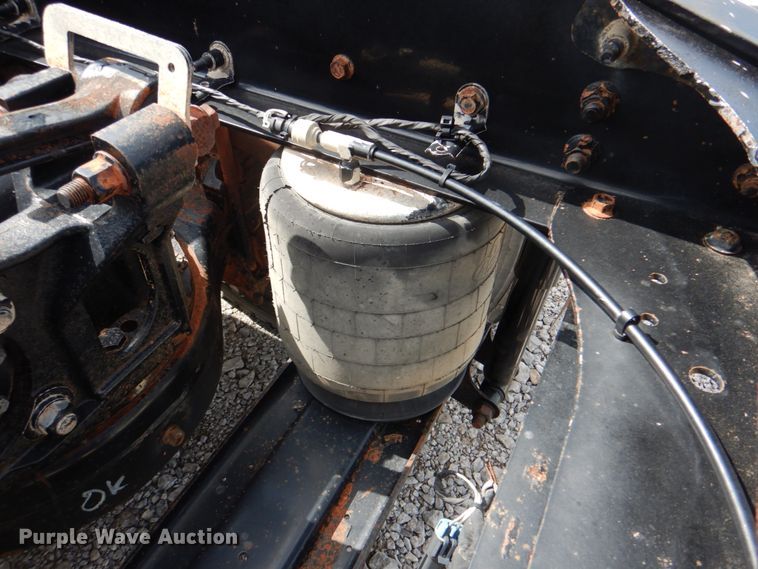 image for item HT9274 2012 Mack CHU613  semi truck