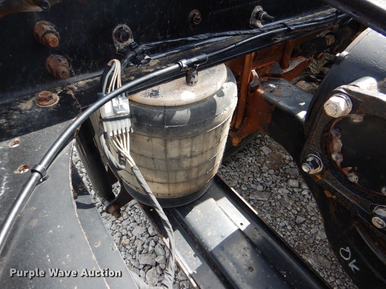 image for item HT9274 2012 Mack CHU613  semi truck