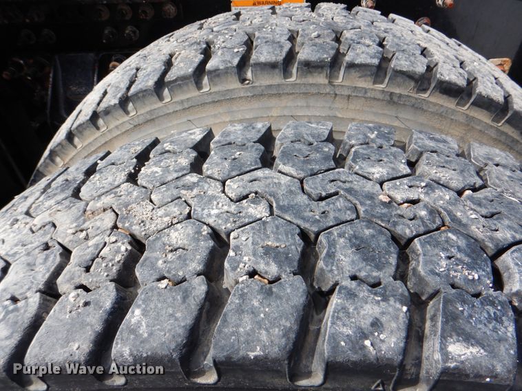 image for item HT9274 2012 Mack CHU613  semi truck