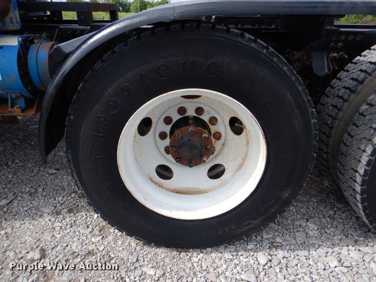 image for item HT9274 2012 Mack CHU613  semi truck