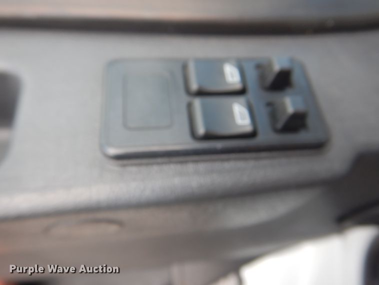 image for item HT9318 2003 Volvo VN  semi truck