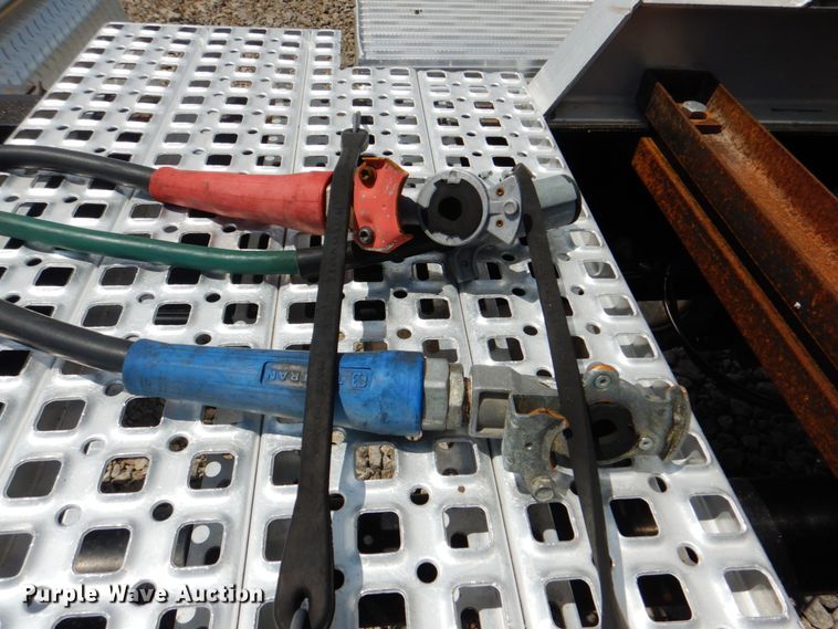 image for item HT9318 2003 Volvo VN  semi truck