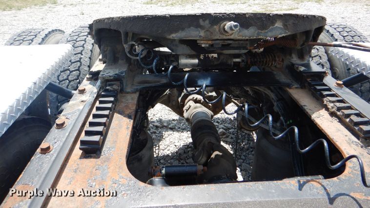 image for item HT9318 2003 Volvo VN  semi truck