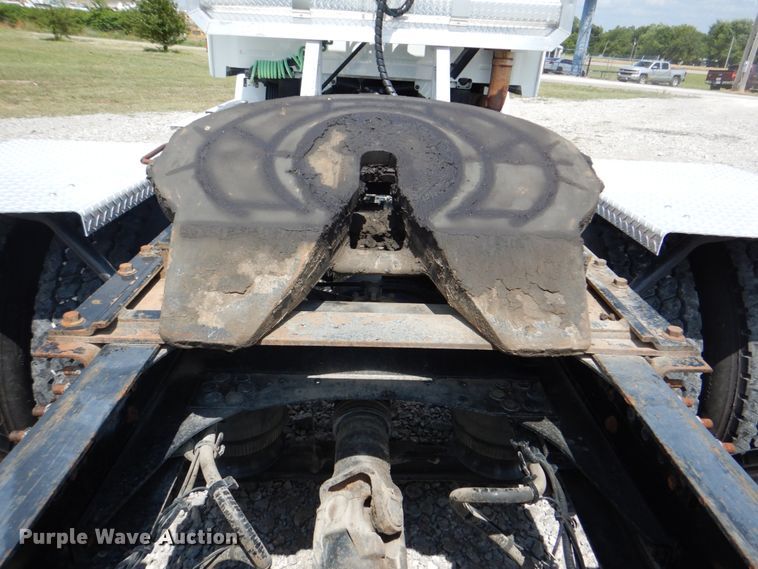 image for item HT9318 2003 Volvo VN  semi truck