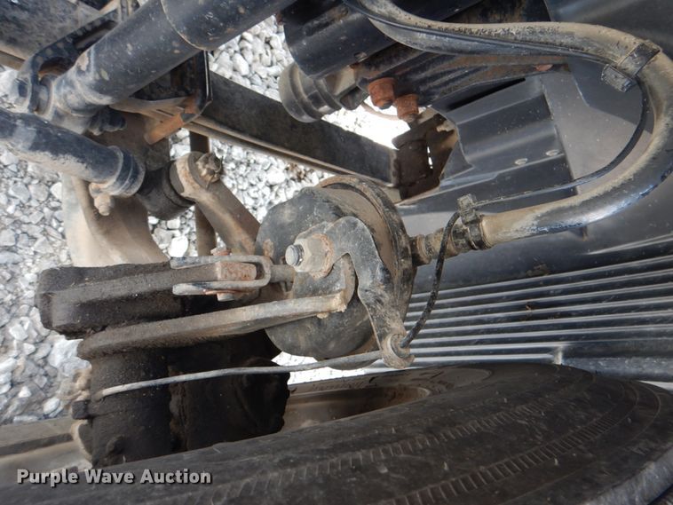 image for item HT9318 2003 Volvo VN  semi truck