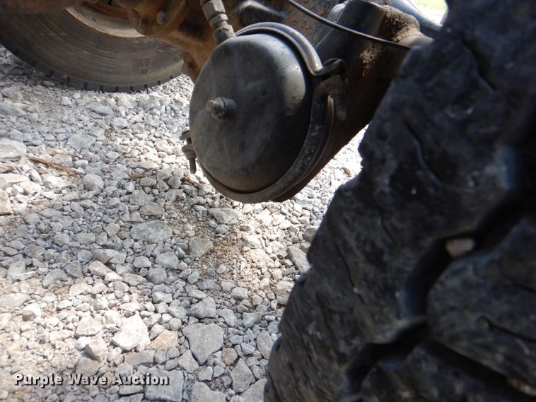 image for item HT9318 2003 Volvo VN  semi truck