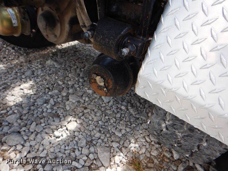 image for item HT9318 2003 Volvo VN  semi truck