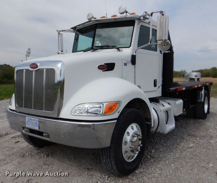 image for item HX9219 2010 Peterbilt 335  winch truck