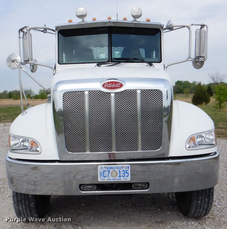 image for item HX9219 2010 Peterbilt 335  winch truck