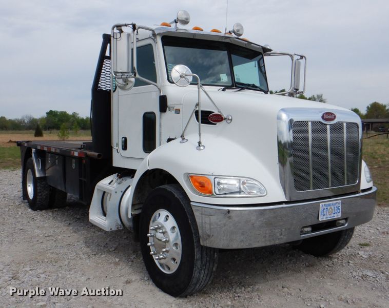 image for item HX9219 2010 Peterbilt 335  winch truck