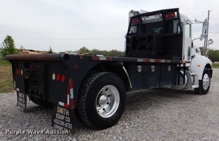 image for item HX9219 2010 Peterbilt 335  winch truck