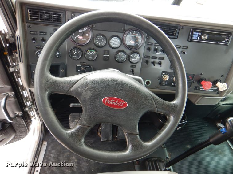 image for item HX9219 2010 Peterbilt 335  winch truck