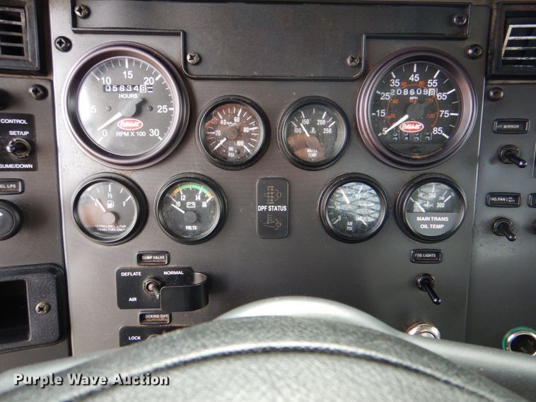 image for item HX9219 2010 Peterbilt 335  winch truck