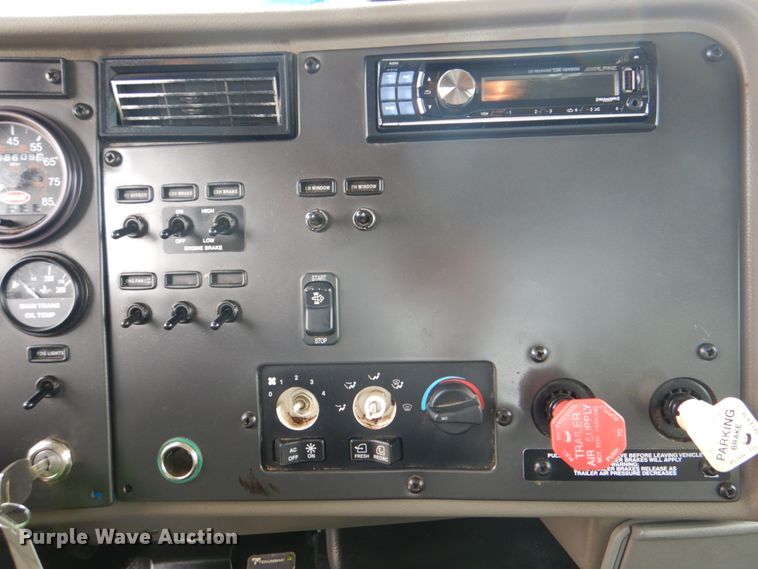 image for item HX9219 2010 Peterbilt 335  winch truck