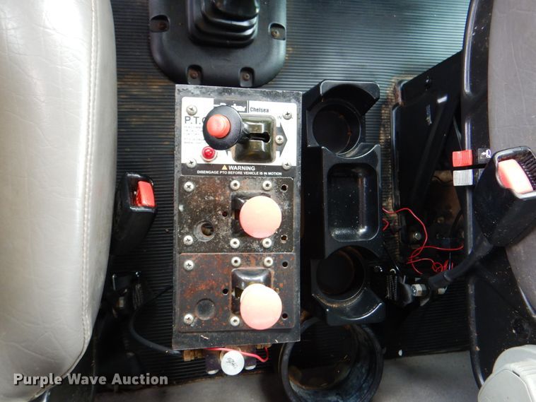 image for item HX9219 2010 Peterbilt 335  winch truck