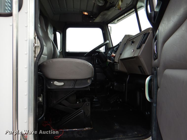 image for item HX9219 2010 Peterbilt 335  winch truck