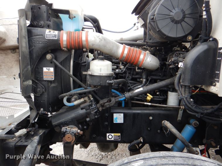 image for item HX9219 2010 Peterbilt 335  winch truck