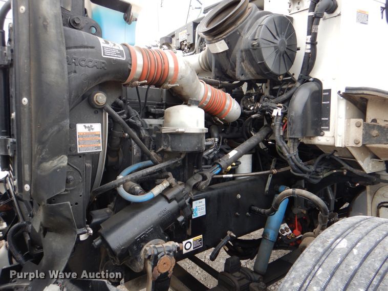 image for item HX9219 2010 Peterbilt 335  winch truck