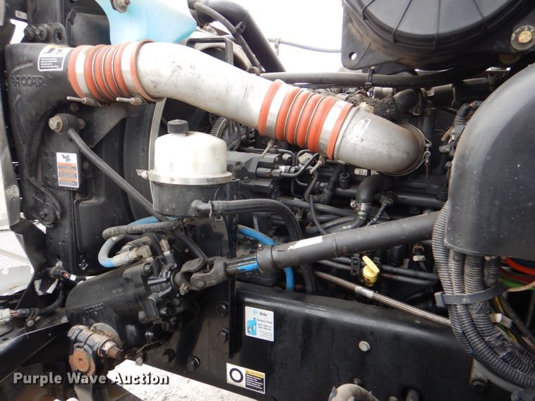 image for item HX9219 2010 Peterbilt 335  winch truck