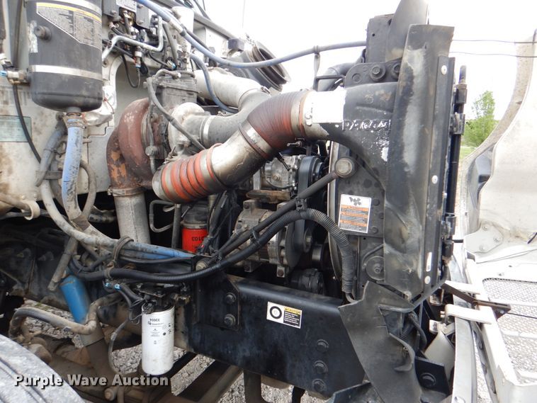 image for item HX9219 2010 Peterbilt 335  winch truck