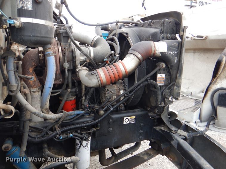 image for item HX9219 2010 Peterbilt 335  winch truck