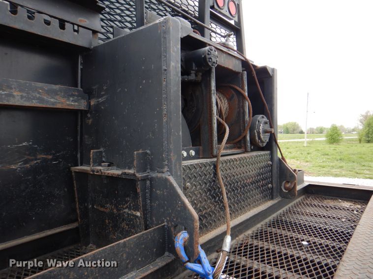 image for item HX9219 2010 Peterbilt 335  winch truck