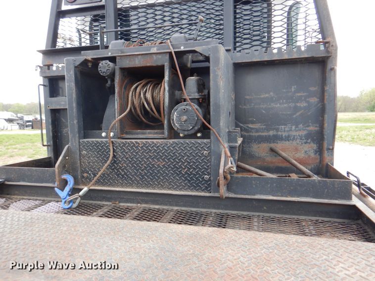 image for item HX9219 2010 Peterbilt 335  winch truck