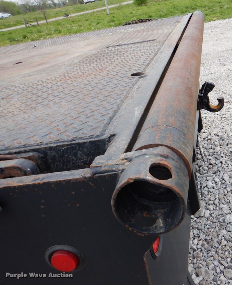 image for item HX9219 2010 Peterbilt 335  winch truck