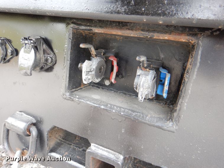 image for item HX9219 2010 Peterbilt 335  winch truck