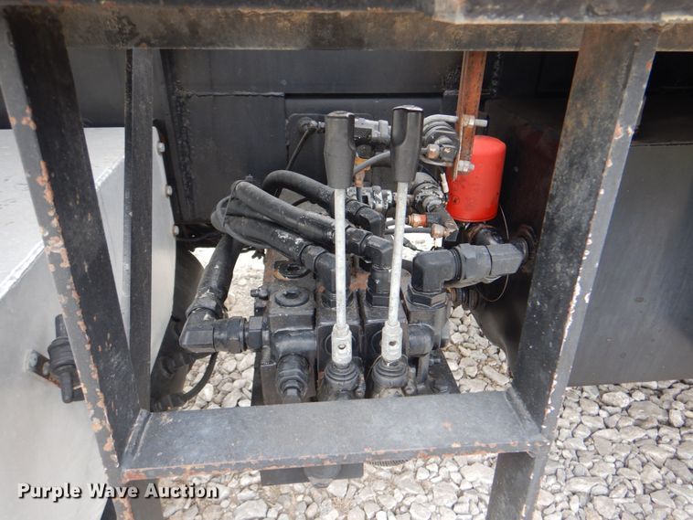 image for item HX9219 2010 Peterbilt 335  winch truck