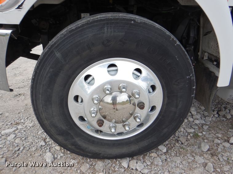 image for item HX9219 2010 Peterbilt 335  winch truck