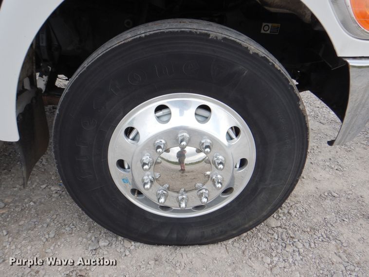 image for item HX9219 2010 Peterbilt 335  winch truck