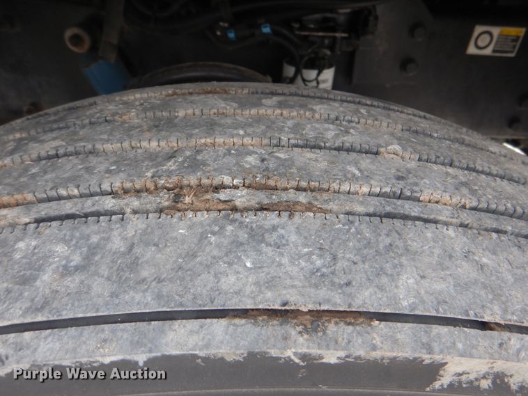 image for item HX9219 2010 Peterbilt 335  winch truck