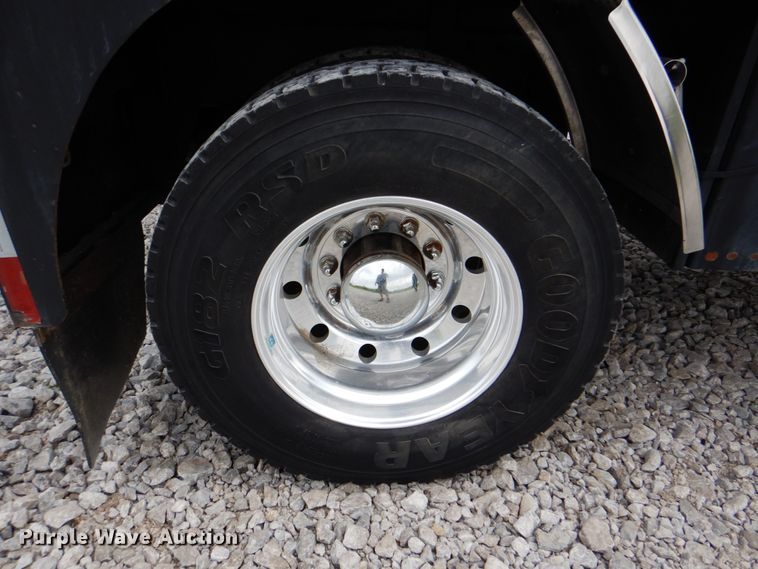 image for item HX9219 2010 Peterbilt 335  winch truck