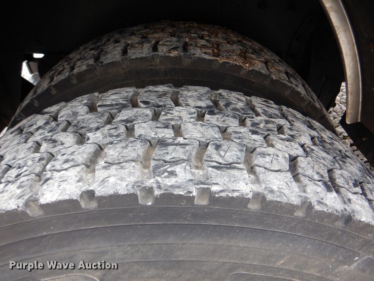 image for item HX9219 2010 Peterbilt 335  winch truck