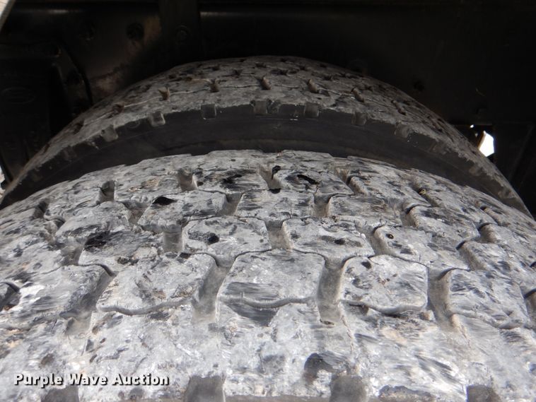 image for item HX9219 2010 Peterbilt 335  winch truck