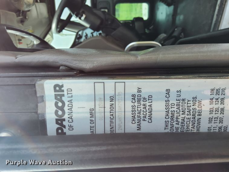 image for item HX9219 2010 Peterbilt 335  winch truck