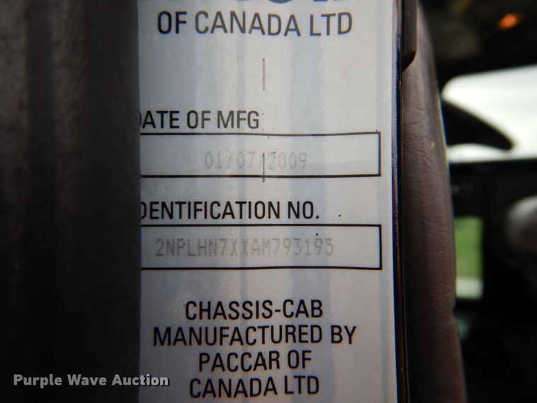 image for item HX9219 2010 Peterbilt 335  winch truck