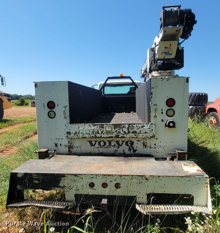 image for item IF9870 2004 International 4300  utility / service truck