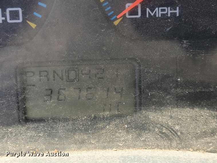 image for item IF9870 2004 International 4300  utility / service truck