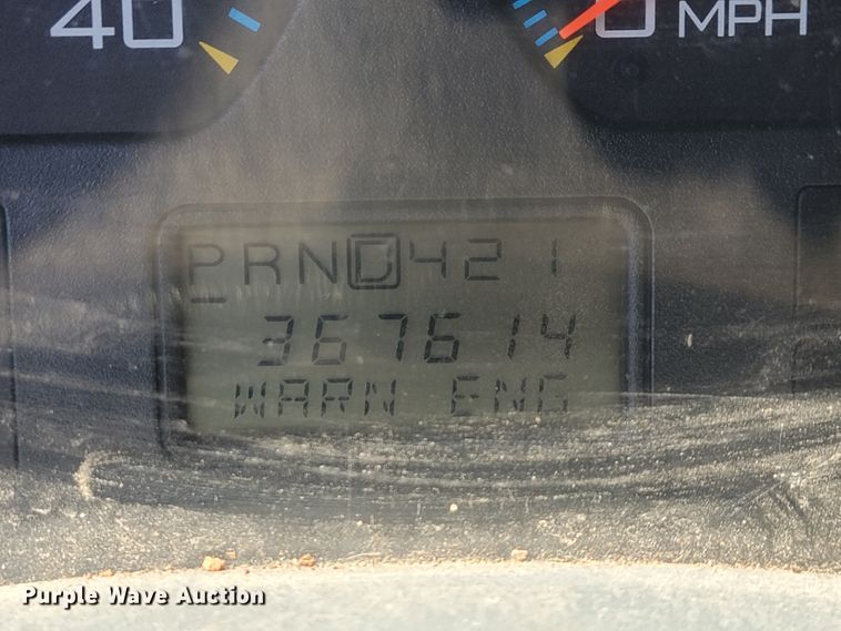 image for item IF9870 2004 International 4300  utility / service truck