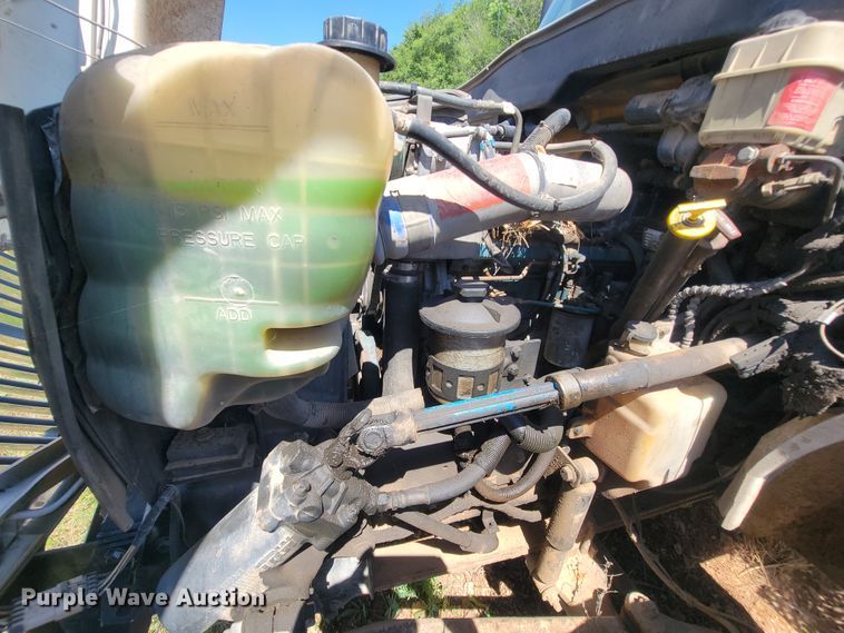 image for item IF9870 2004 International 4300  utility / service truck