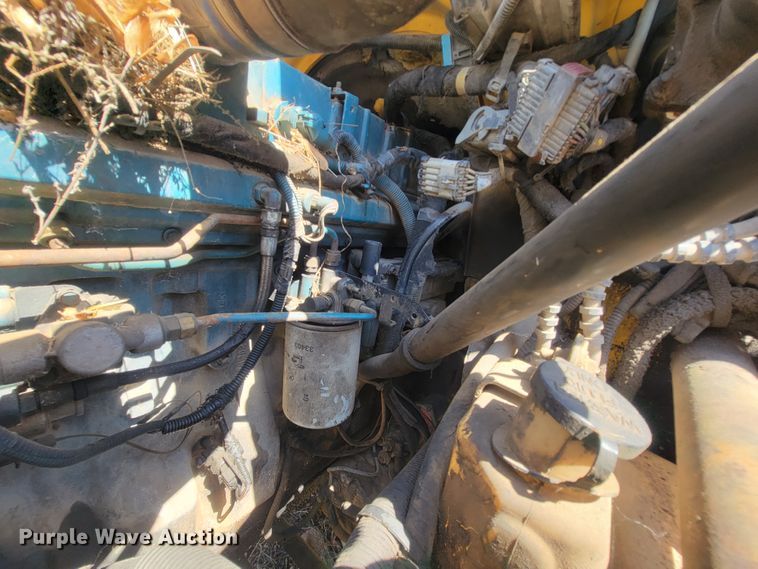 image for item IF9870 2004 International 4300  utility / service truck